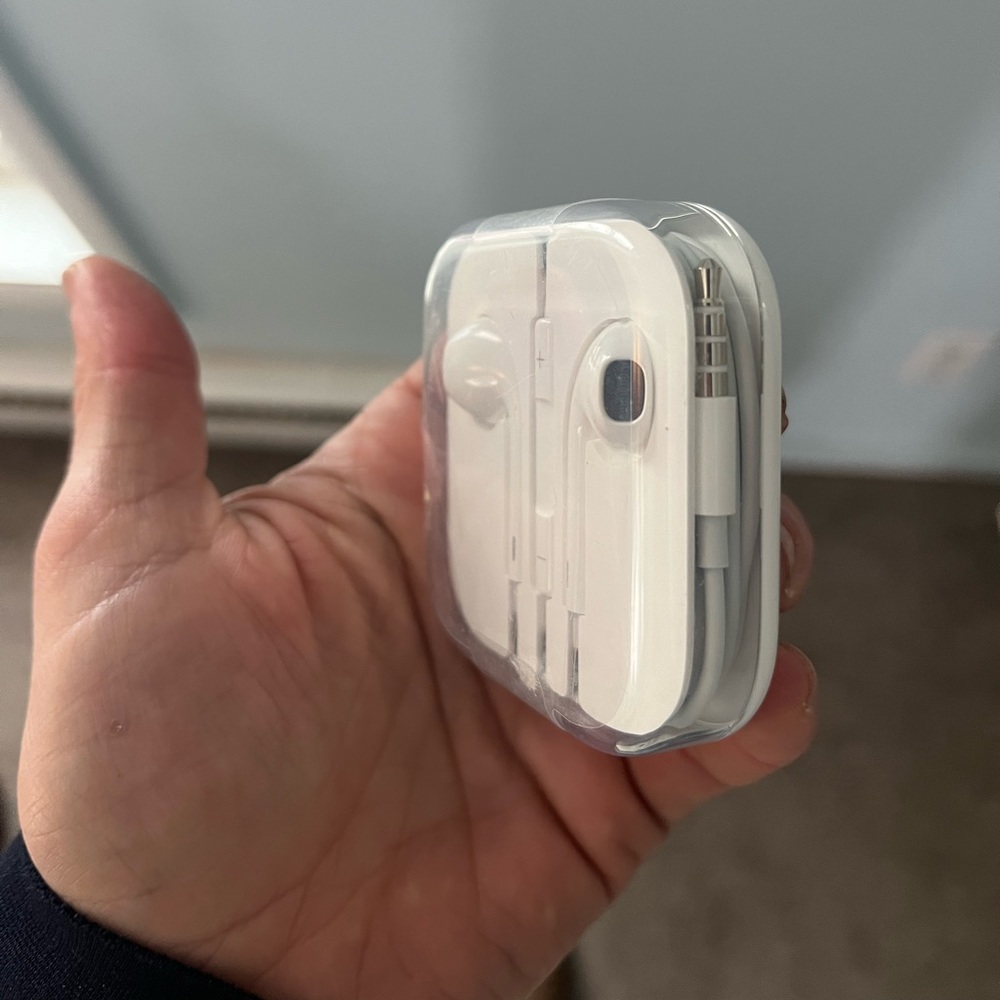 Apple cord headphones